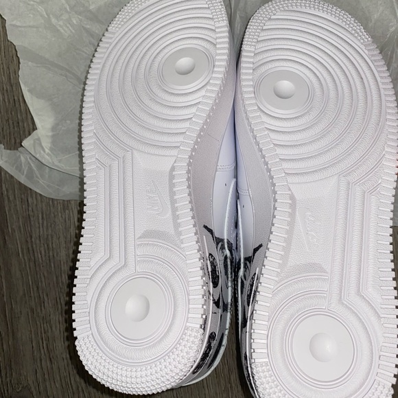 White Nike Air Force 1 shoes - Picture 6 of 6